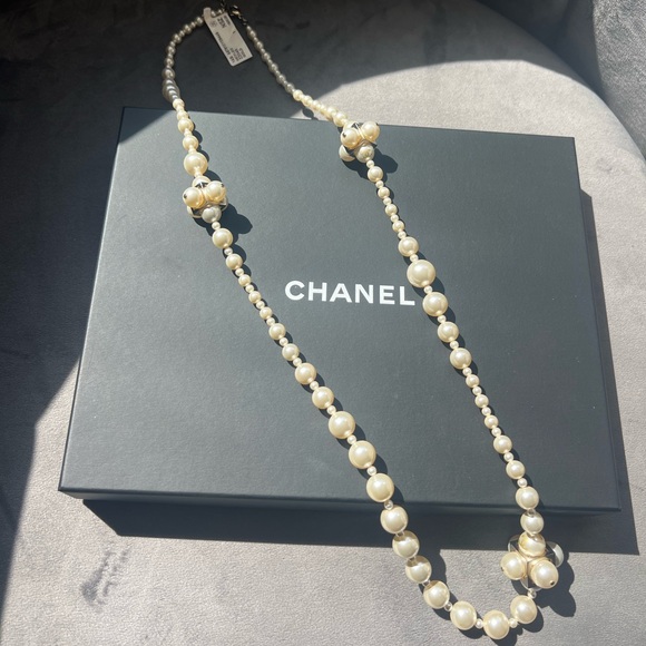 reserved-CHANEL Pearl And Cocomark Cube Classic Necklace - Picture 1 of 15